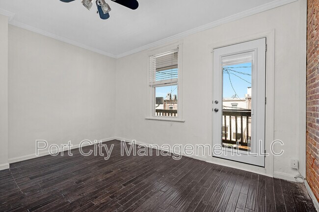 Building Photo - 207 S Ellwood Ave