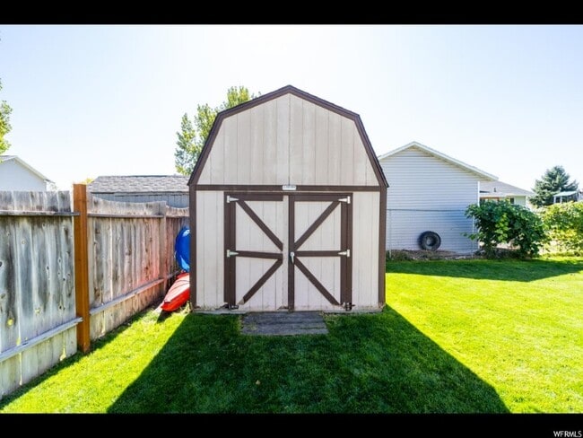 Building Photo - 1243 1870 N