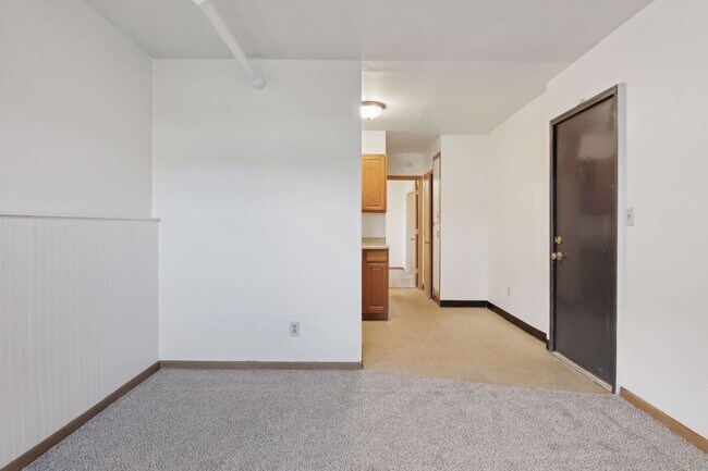 Building Photo - 483 W Lynnhurst Ave