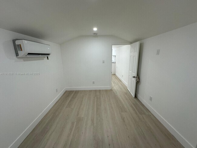 Building Photo - 141 NE 14th St