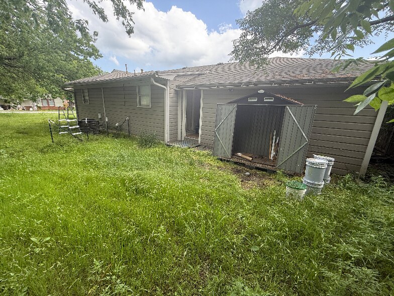Building Photo - 801 Pecan St