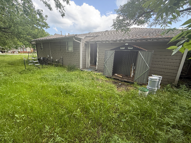 Building Photo - 801 Pecan St