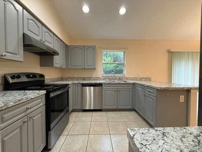 Building Photo - 972 N Fairbairn Dr