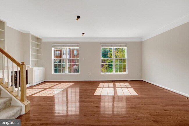 Building Photo - 12913 Wood Cres Cir