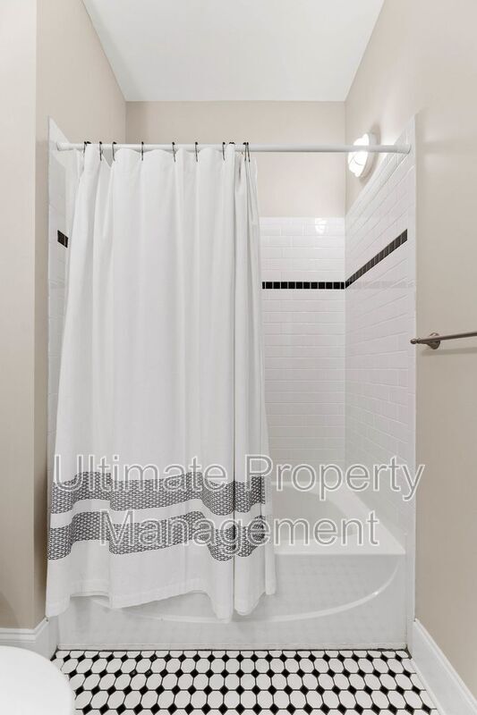 Building Photo - 709 N 4th St