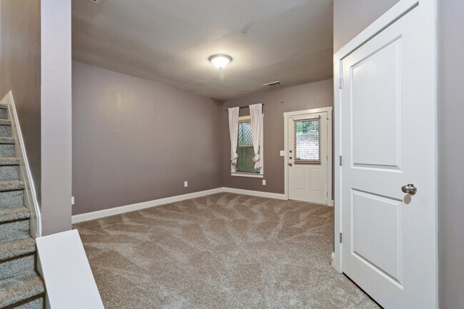 Building Photo - 2110 Westhill Dr SE, Smyrna, GA 30082