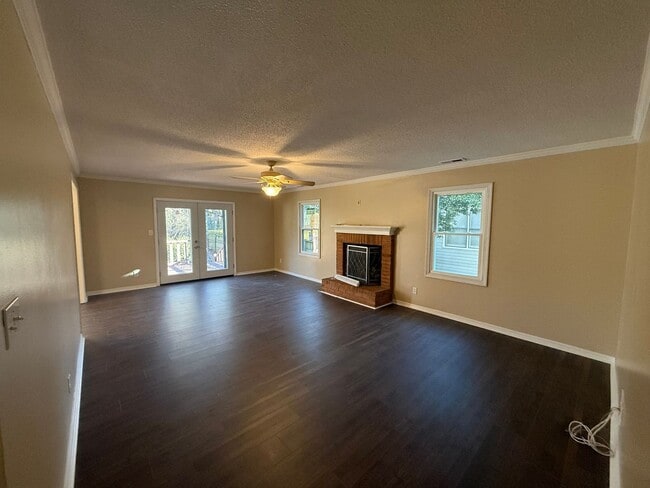 Building Photo - Half off first month's rent!!!