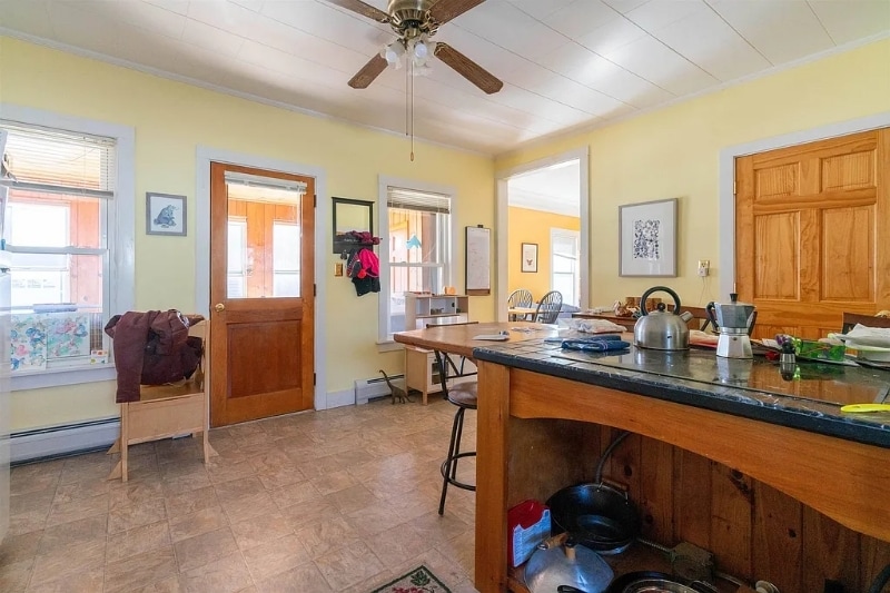 Building Photo - 170 S Main St