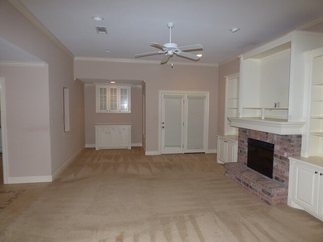 Building Photo - 636 St James Pl