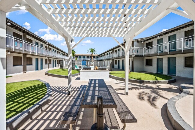 Building Photo - 3025 N 32nd St