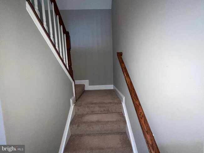 Building Photo - 3911 Chain Bridge Rd