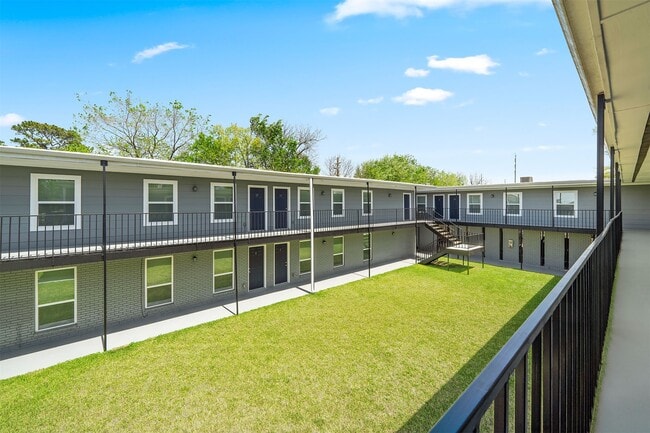 Building Photo - 6403 Sloan St