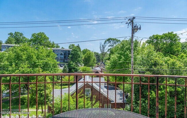 Building Photo - 2411 Brownsboro Rd
