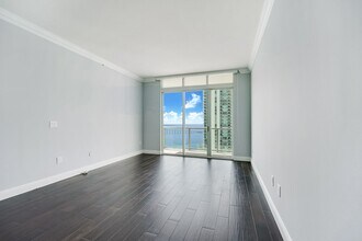 Building Photo - 1155 Brickell Bay Dr