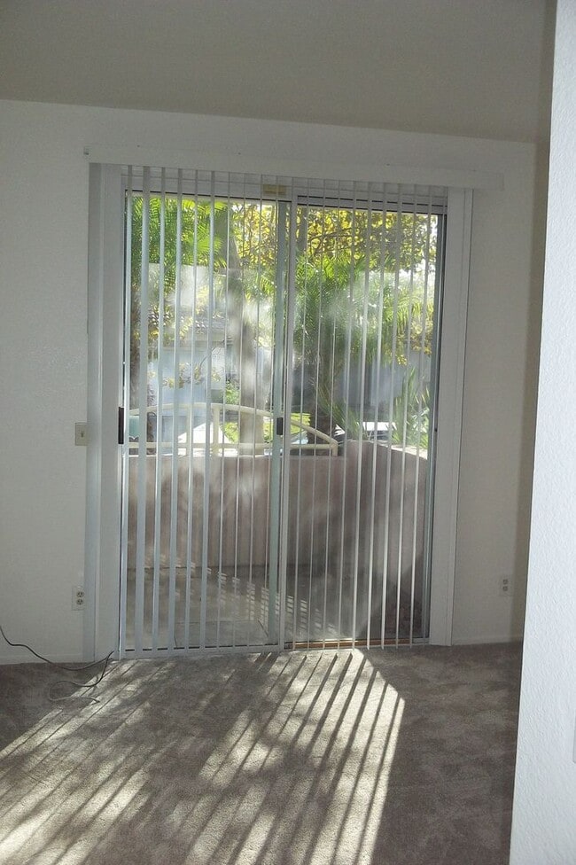 Building Photo - Solar electric home in the Laguna area of Elk Grove