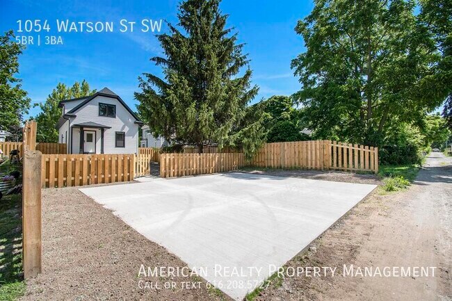 Building Photo - 1054 Watson St SW