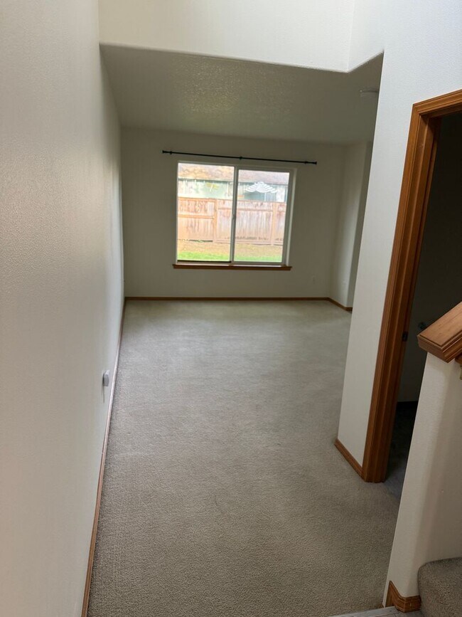 Building Photo - Great Condo next to a beautiful park!