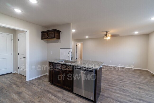 Building Photo - 1802 S 15th St