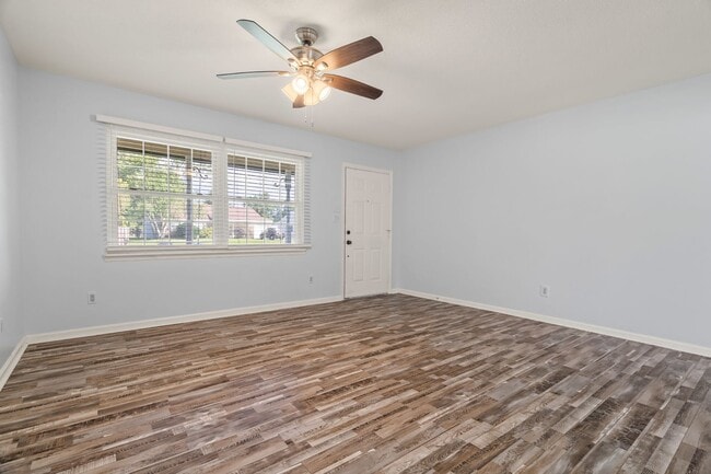 Building Photo - Charming 3BR with Fenced Yard