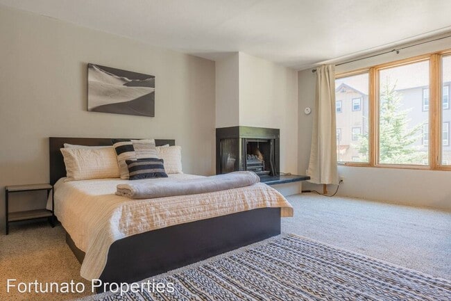 Building Photo - 3 br, 4 bath House - 867 Airport Road Unit 10