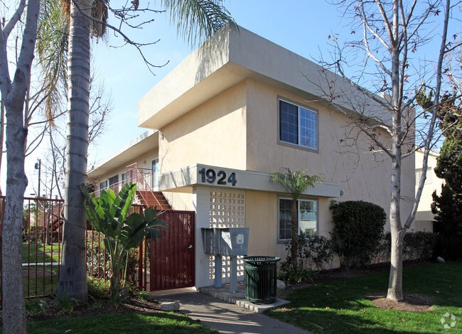 Primary Photo - 1924 E Wilson Ave