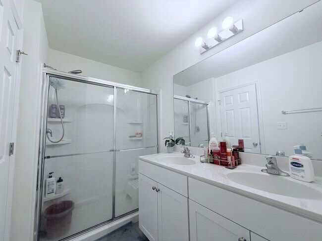 Building Photo - 483 Dusty Brook Dr