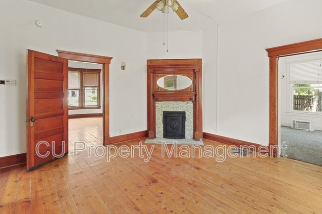 Building Photo - 512 W Clark St