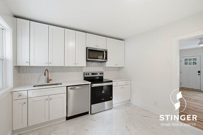 Building Photo - 928 9th St