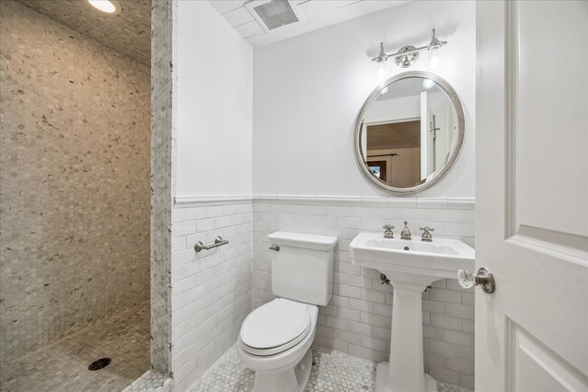 Building Photo - 6036 Feagan St