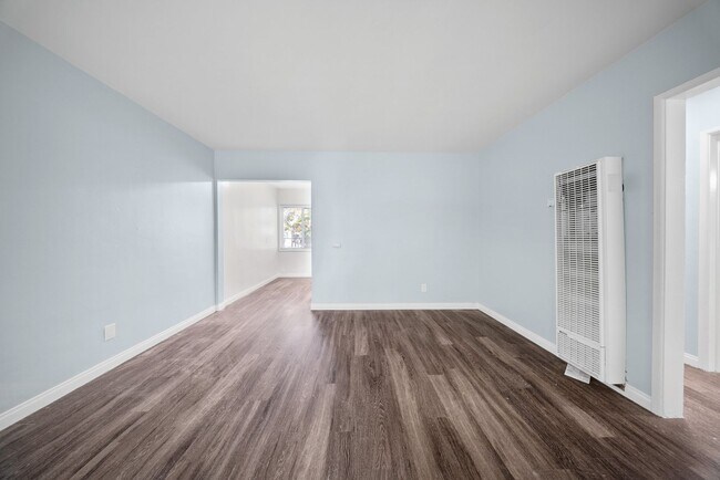 Interior Photo - 1577 Pine Avenue
