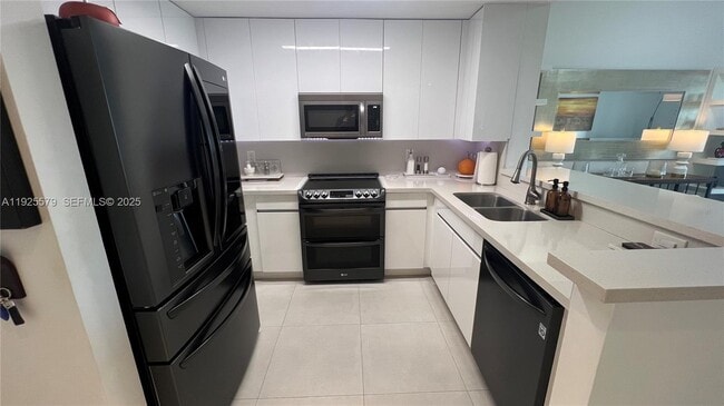 Building Photo - 10 Aragon Ave