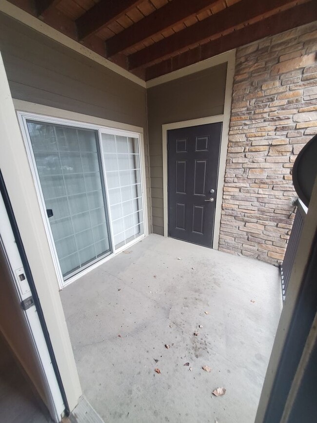 Building Photo - Spacious 2B/2B Main Level Condo With Garage NOW AVAILABLE