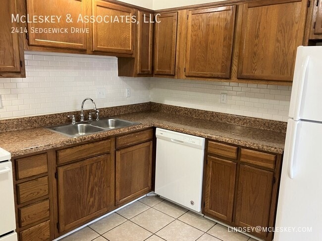 Building Photo - 2414 Sedgewick Dr