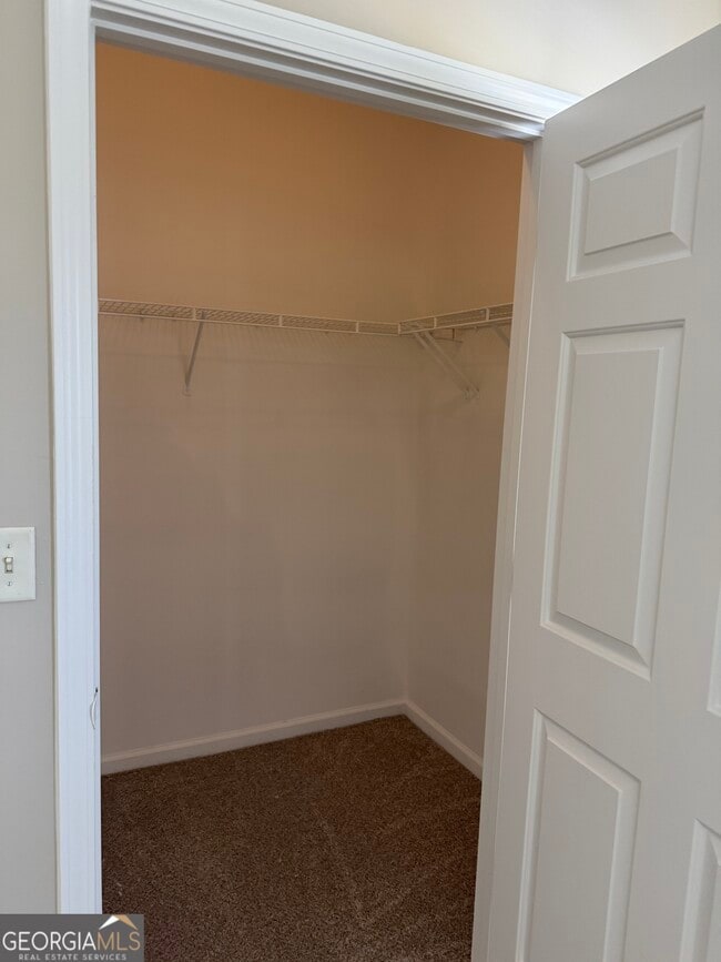 Building Photo - 2500 Lake Royale Dr