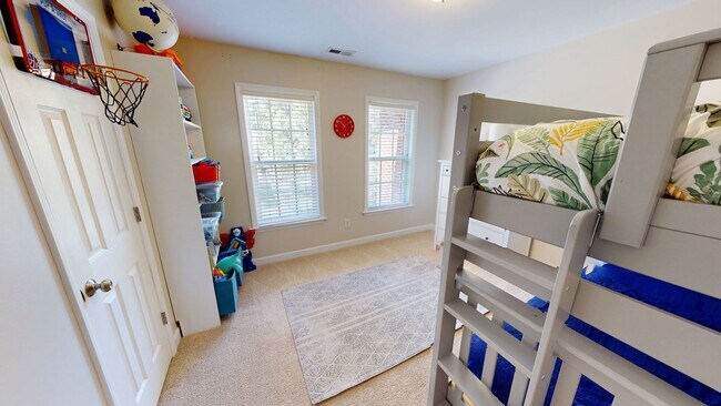 Building Photo - 5 Bedrooms with Golf Course Views in Carol...