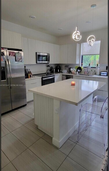 Building Photo - 10521 NW 81st Ter