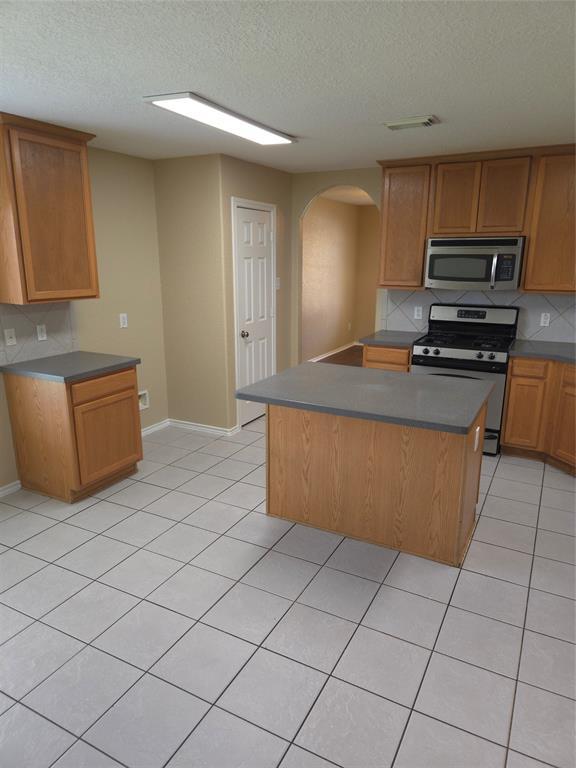 Building Photo - 6419 Bennington Springs Dr