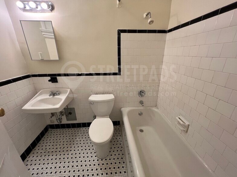 Building Photo - 2 Ware St