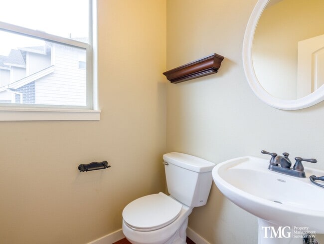 Building Photo - Beautiful 4br/2.5ba House with office, fenced yard, 2 car garage and AC