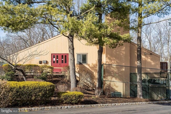 Building Photo - 73 Crickhollow Ct