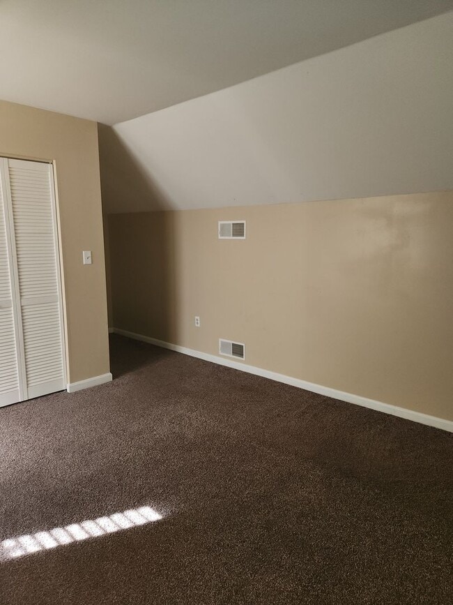 Building Photo - 819 Donnelly St