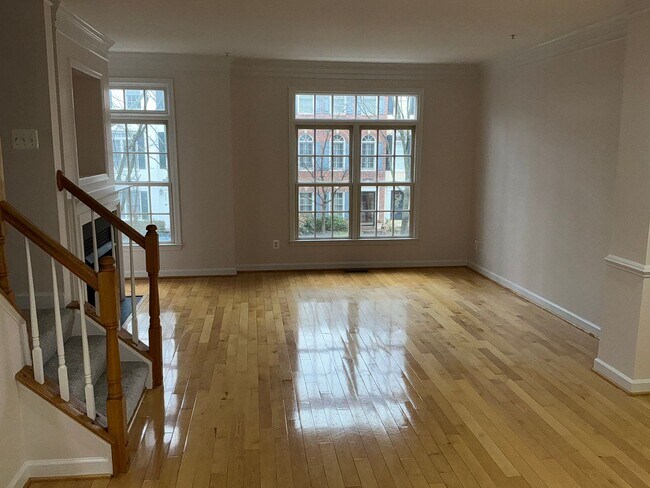 Building Photo - Beautiful 4BR 4.5BA 4 level townhome with 2 car attached garage located in the Fallsgrove Community