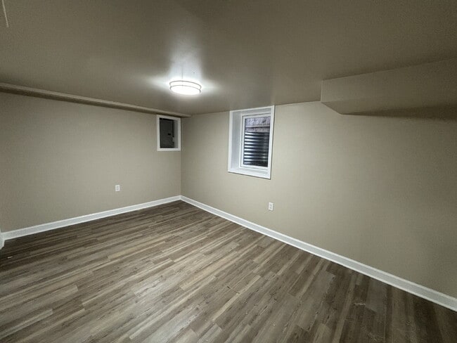 Building Photo - Charming 3-Bedroom Home with Spacious Yard...