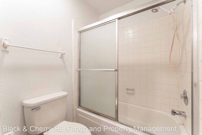 Building Photo - 1 br, 1.5 bath House - 1628 Justin Court