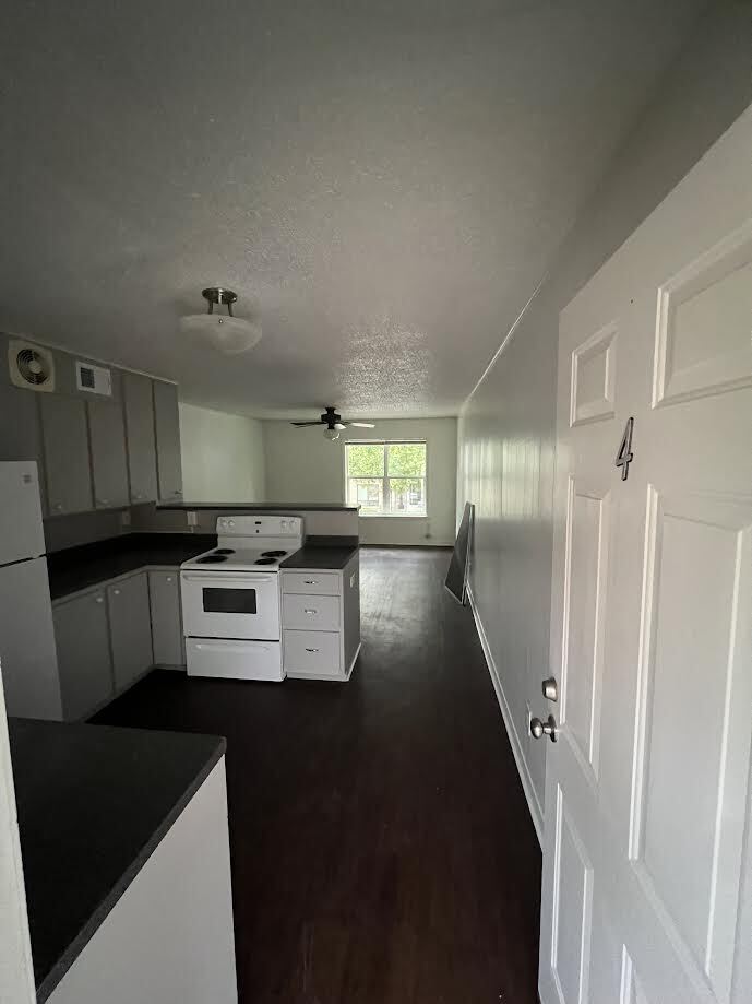 Building Photo - 512 1st St