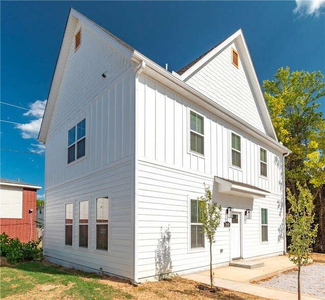 Building Photo - 1664 N Leverett Ave