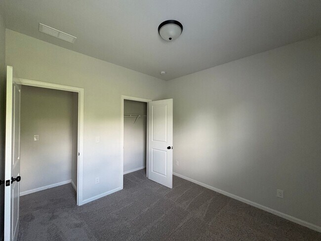 Building Photo - Charming 3BR Townhome in Adairsville