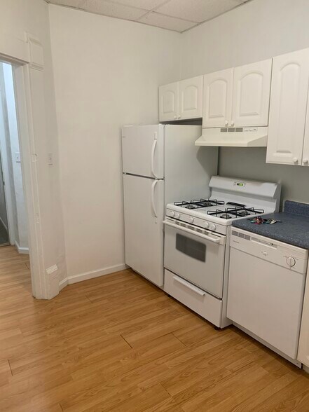 Kitchen - 514 Ivy St