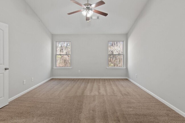 Building Photo - 3 Bedroom Townhome in Jonesboro!