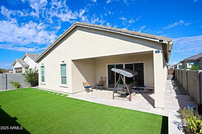 Building Photo - 10549 W Albert Ln